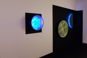    interference, plexiglas edelstahl poliert spiegel dia led farbwechsel, design miami basel, 2012
